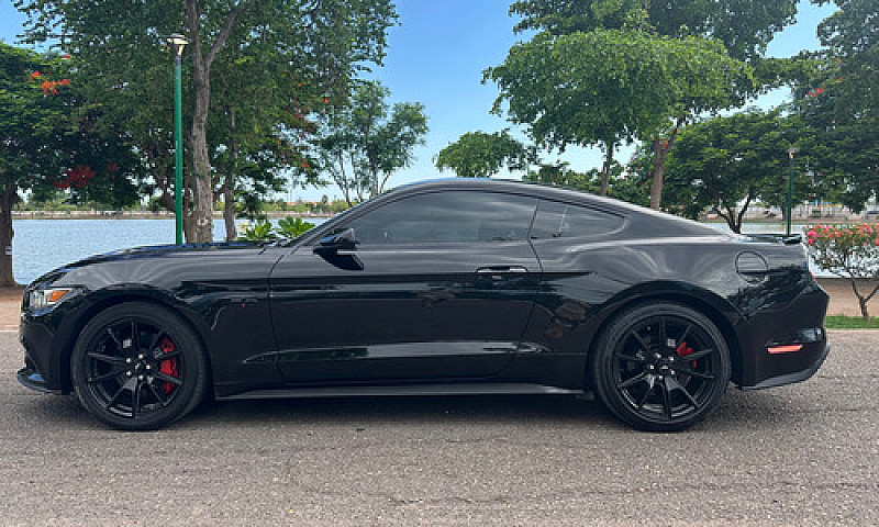 Ford Mustang 5.0L Gt...