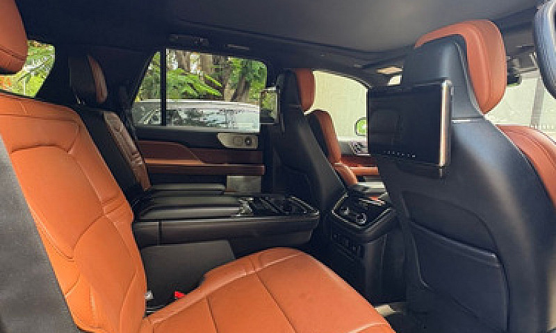 Lincoln Navigator 3....