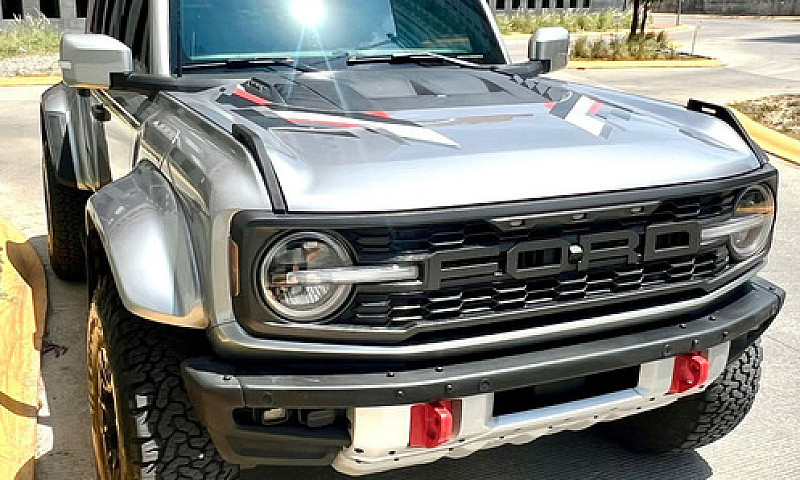 Ford Bronco Raptor 3...