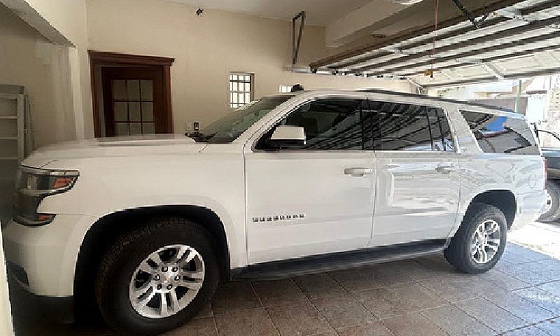 Chevrolet Suburban 5...