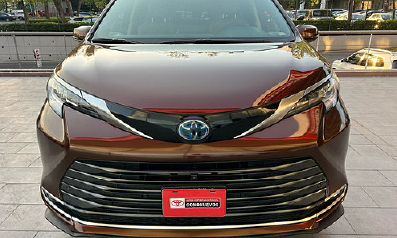 Toyota  Sienna  2022...