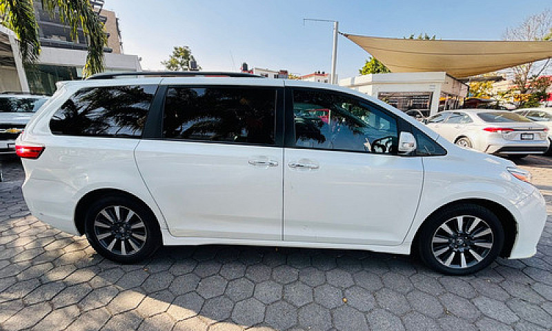 Toyota Sienna 2018...