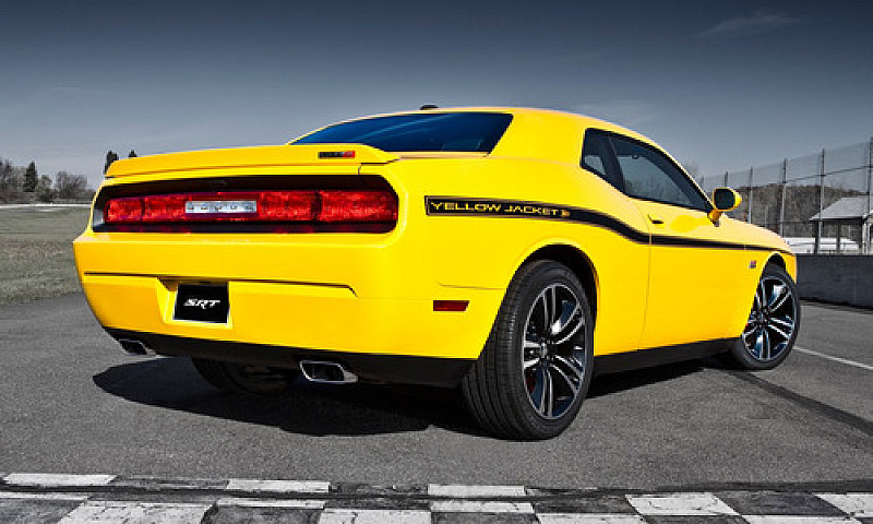 Dodge Challenger 6.4...