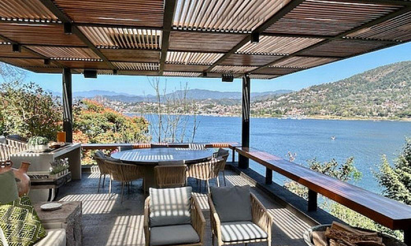 Casa En El Lago En E...