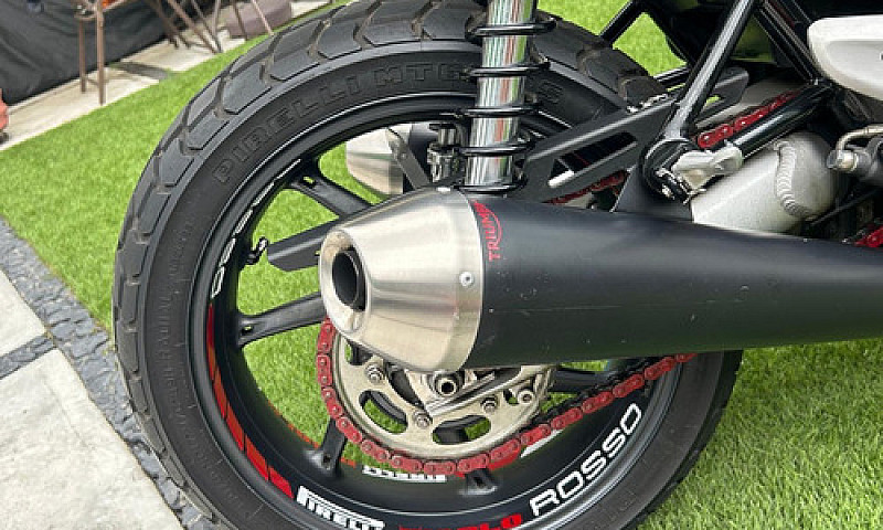 Triumph Speed Twin 1...