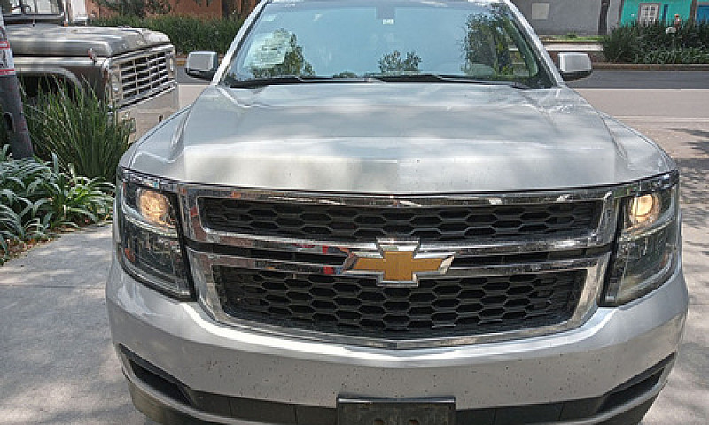 Chevrolet Suburban 2...