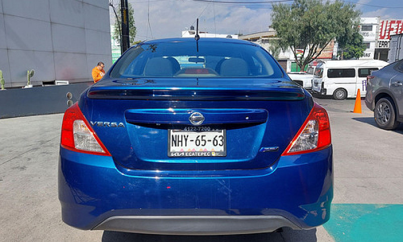 Nissan Versa 2019...