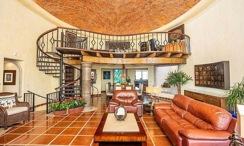House Sale Labradore...