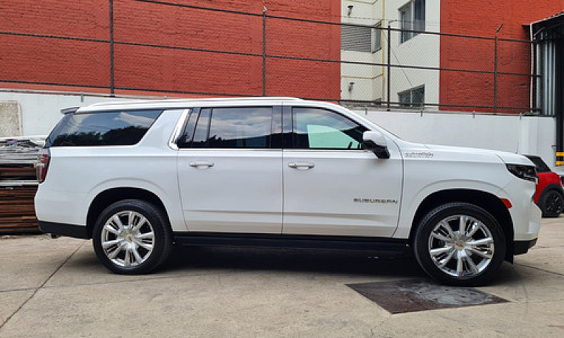 Chevrolet Suburban 2...
