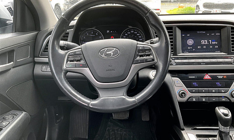 Hyundai Elantra 2018...