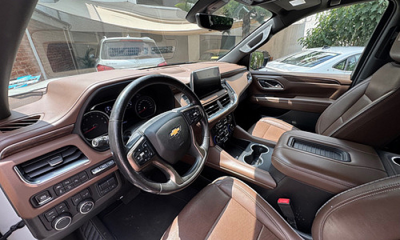 Chevrolet Suburban 6...