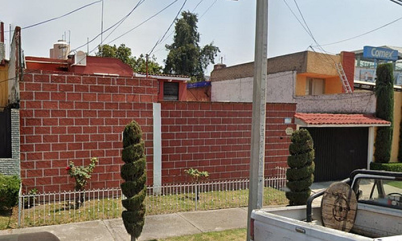 Enorme Casa Con Jard...
