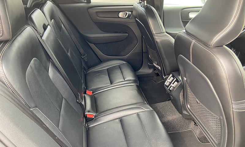 Volvo Xc 40 Momentun...