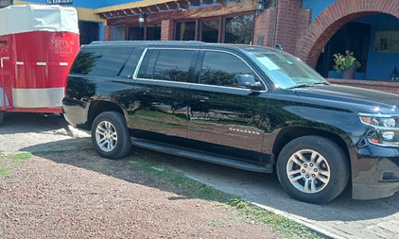 Chevrolet Suburban 5...