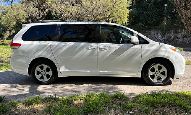 Toyota Sienna Le...