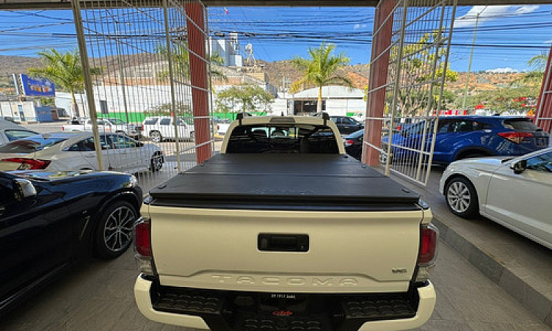 Toyota Tacoma 2023 E...