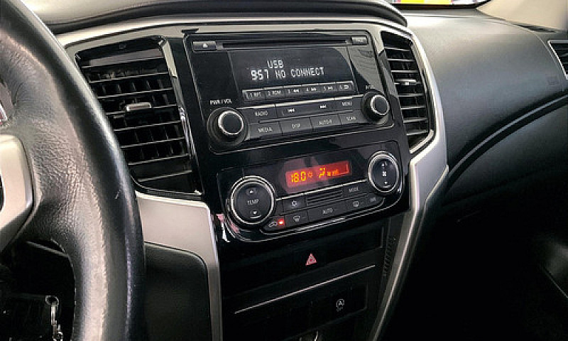 Mitsubishi L200 2021...