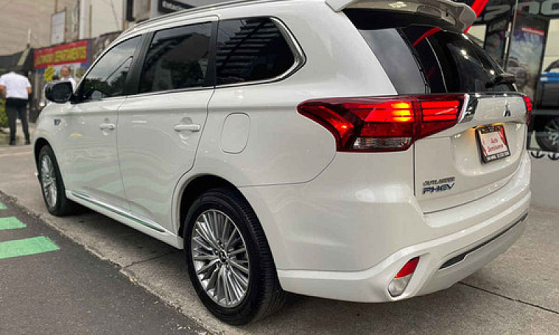 Mitsubishi Outlander...