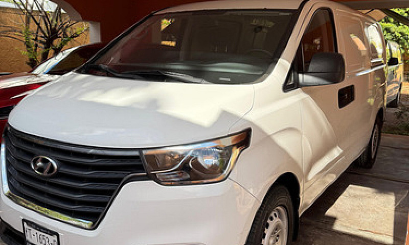 Hyundai Starex 2.4 C...