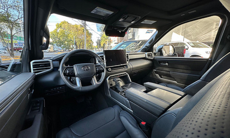 Toyota Sequoia  Plat...