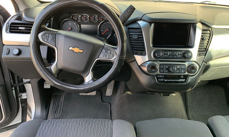 Chevrolet Suburban 5...
