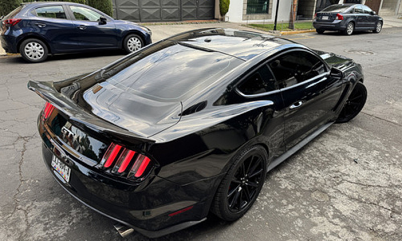 Ford Mustang 5.0L Gt...