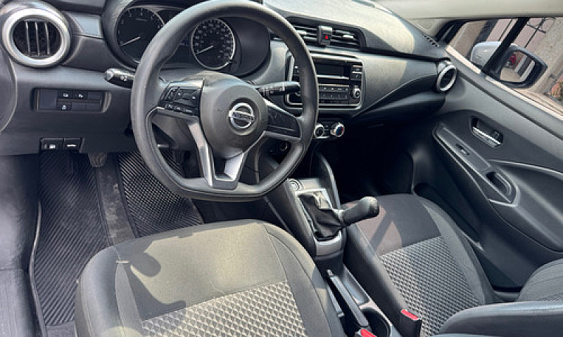Nissan Versa 1.6 Sen...