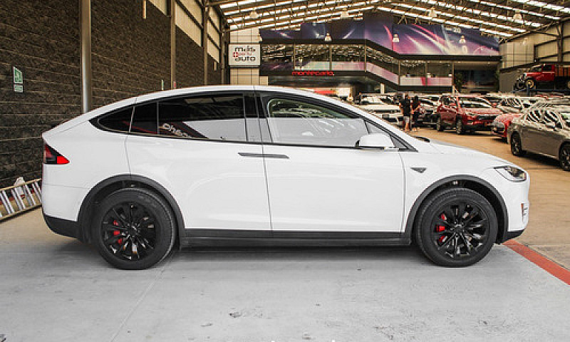 Tesla Model X 2016 9...