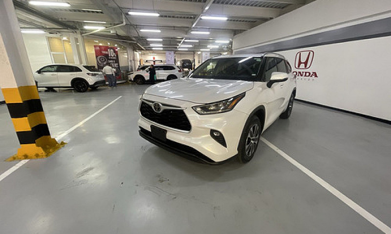 Toyota Highlander 3....