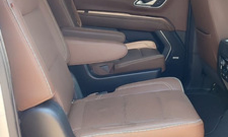 Chevrolet Suburban 6...