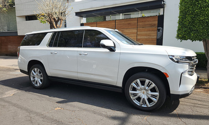 Chevrolet Suburban 6...
