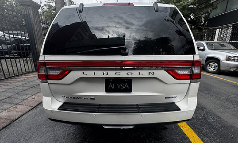 Lincoln Navigator 3....