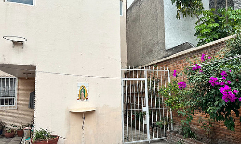 Casa En Calle Cerrad...