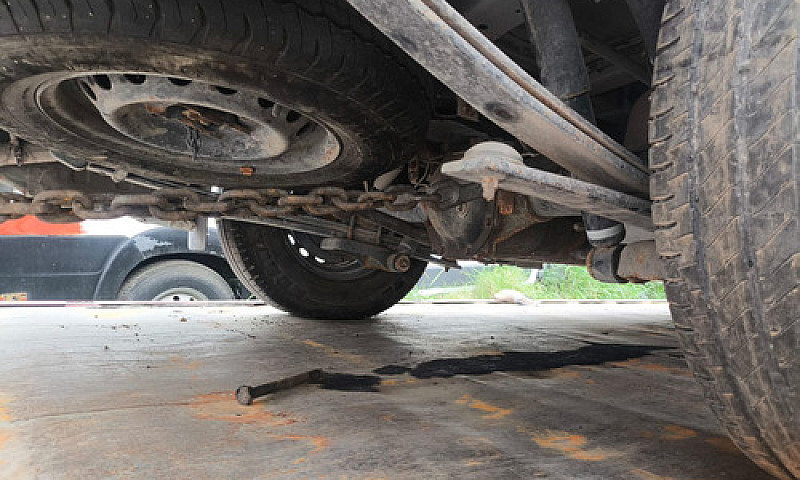 Nissan Urvan 2.5 12 ...