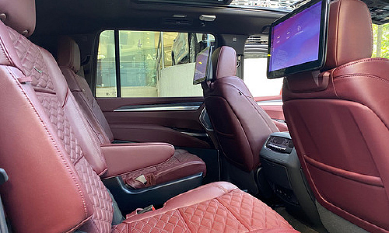 Cadillac Escalade 6....