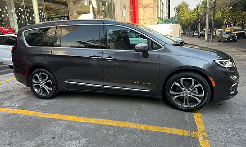 Chrysler Pacifica 20...