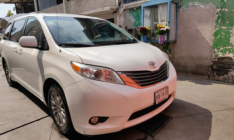 Toyota Sienna Xle At...
