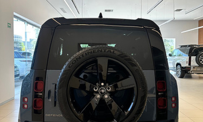 Land Rover Defender ...