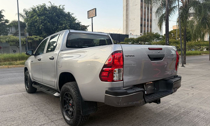 Toyota Hilux 2021...