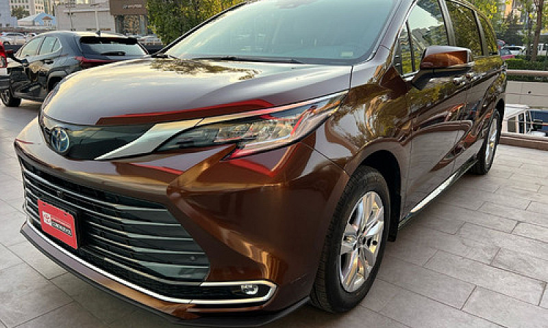 Toyota  Sienna  2022...