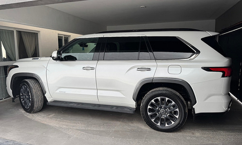 Toyota Sequoia Año 2...
