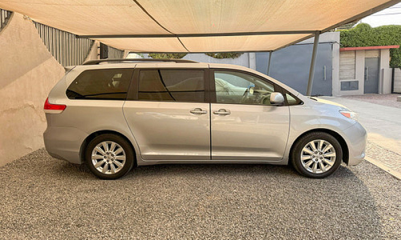 Toyota Sienna 2012...