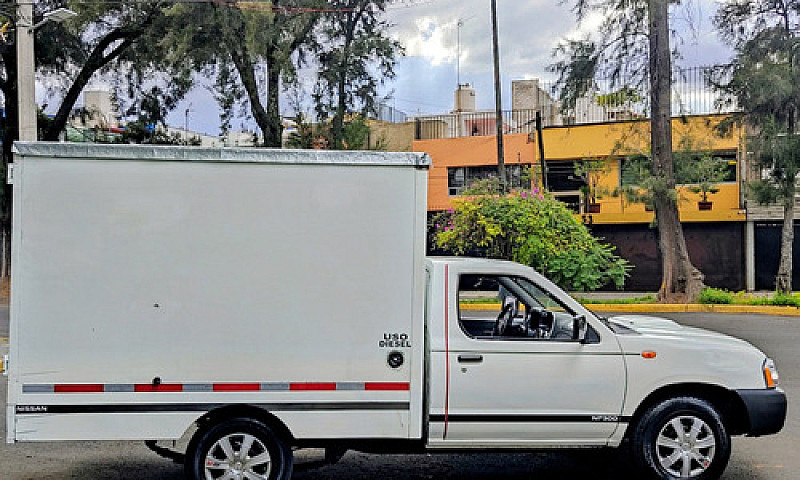 Nissan Np300 2.5 Tdi...