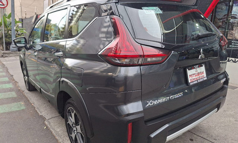 Mitsubishi Xpander 2...
