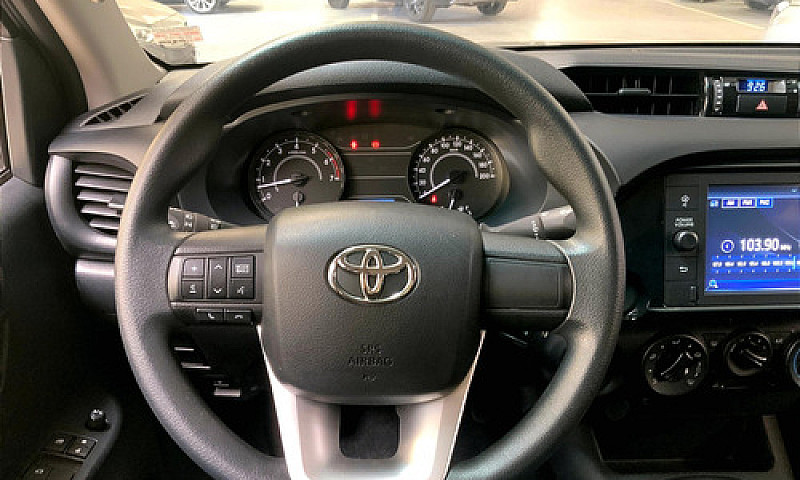 Toyota Hilux 2023...