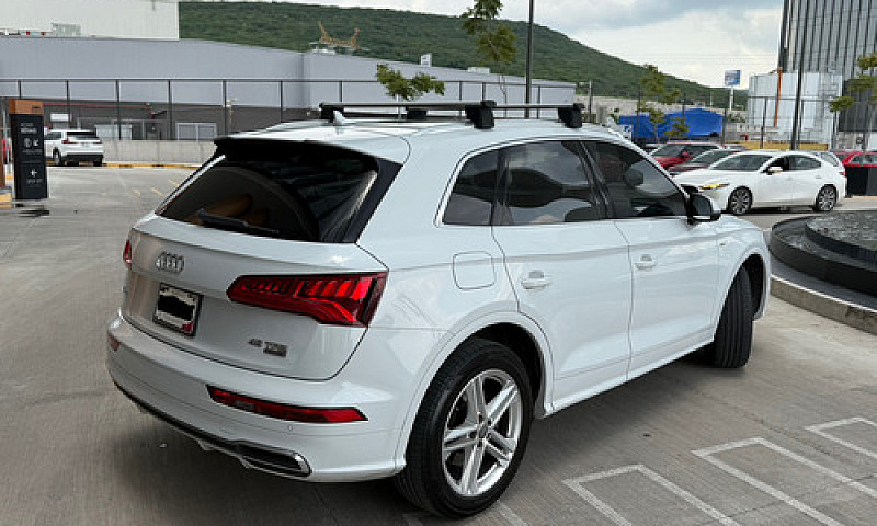 Audi Q5 2.0 L T S Li...