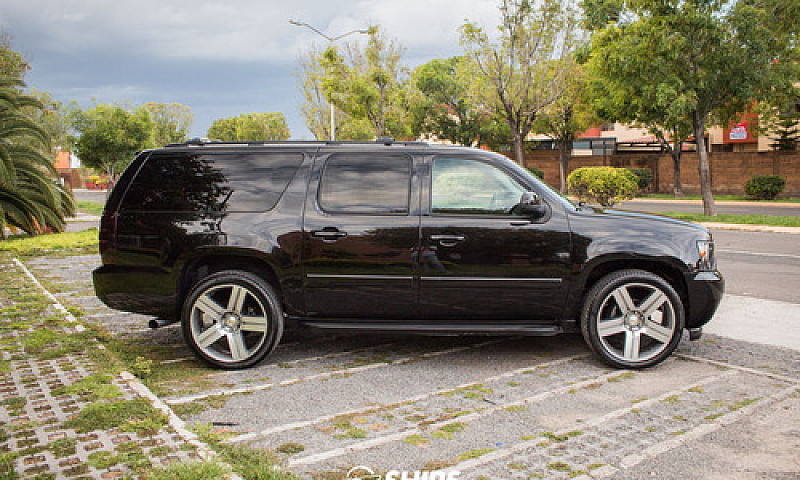 Chevrolet Suburban 2...