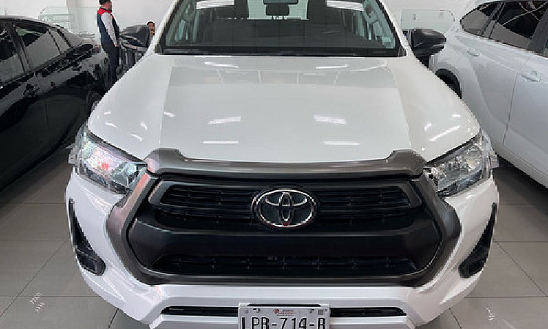Toyota Hilux 2021...