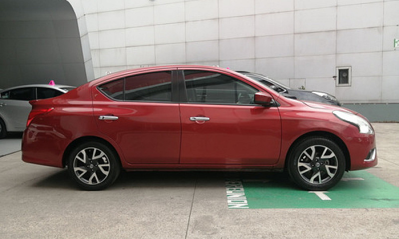 Nissan Versa 2019 1....