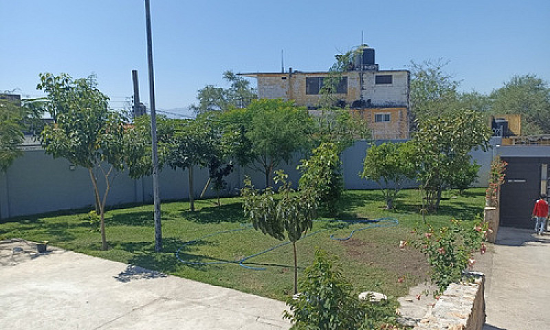 Casa Con Alberca Y J...